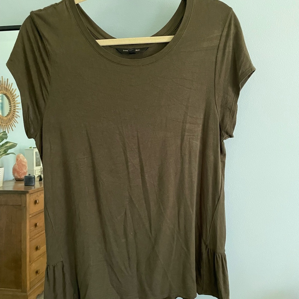 Banana Republic Green Scoop Neck T-Shirt